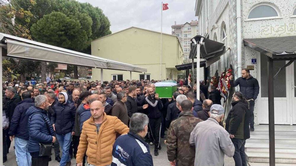 Kızı tarafından bıçaklanarak öldürülen baba toprağa verildi