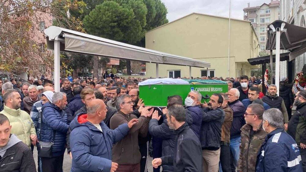 Kızı tarafından bıçaklanarak öldürülen baba toprağa verildi