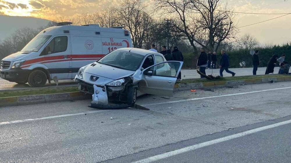 Otomobil ile elektrikli bisiklet çarpıştı: 5 yaralı