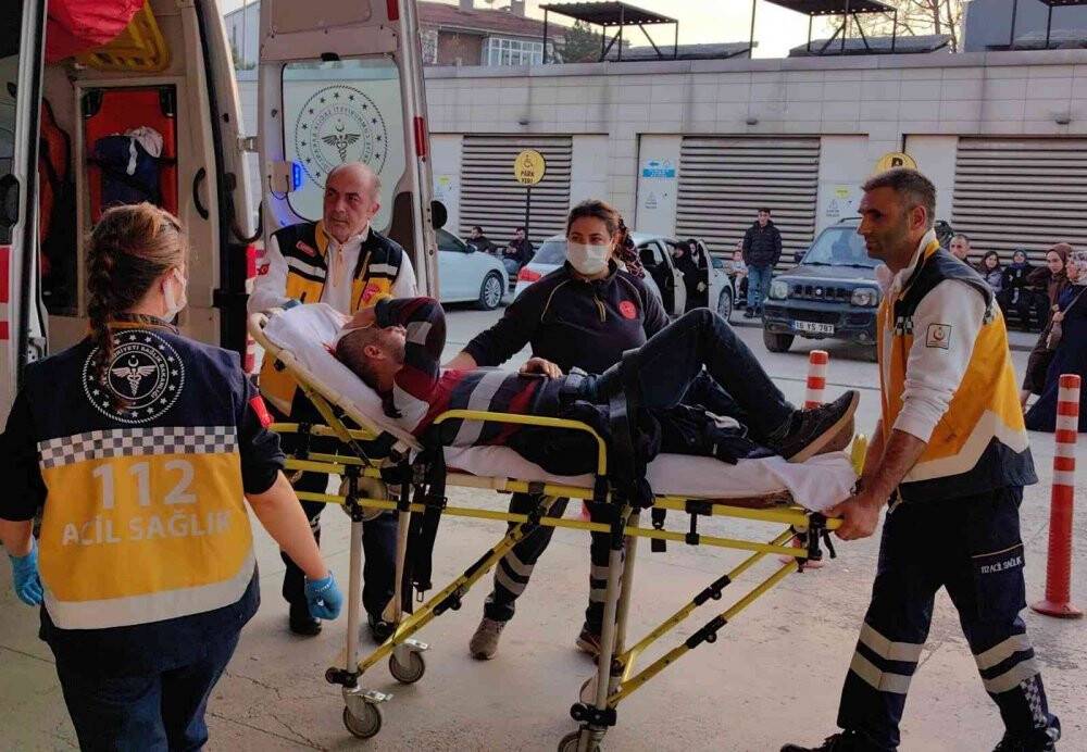 Otomobil ile elektrikli bisiklet çarpıştı: 5 yaralı