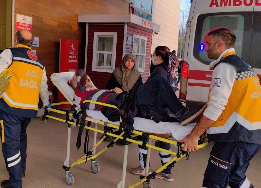 Otomobil ile elektrikli bisiklet çarpıştı: 5 yaralı