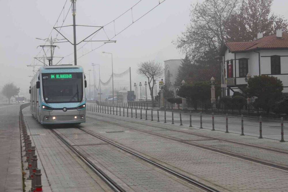Konya’da sis uçak seferleri iptal ettirdi