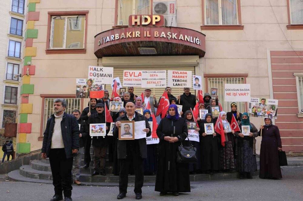 Evlat nöbetine katılım çığ gibi büyüyor