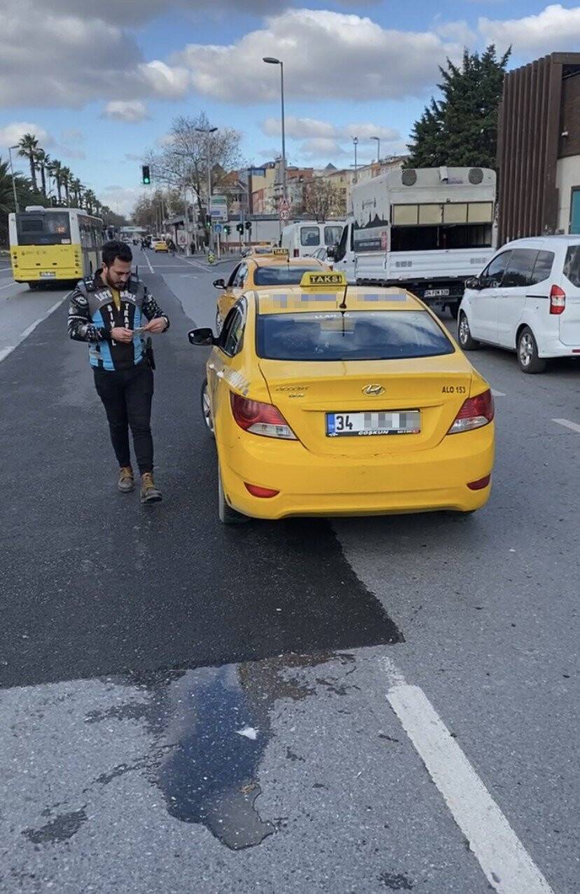 Taksiciden kurallara uymayan meslektaşlarına tepki
