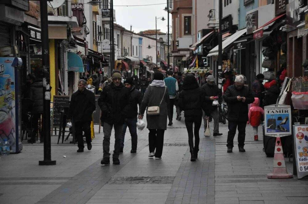 Bilim Kurulu Üyesi Şener: "4-5 farklı tipte virüsle mücadele ediyoruz"