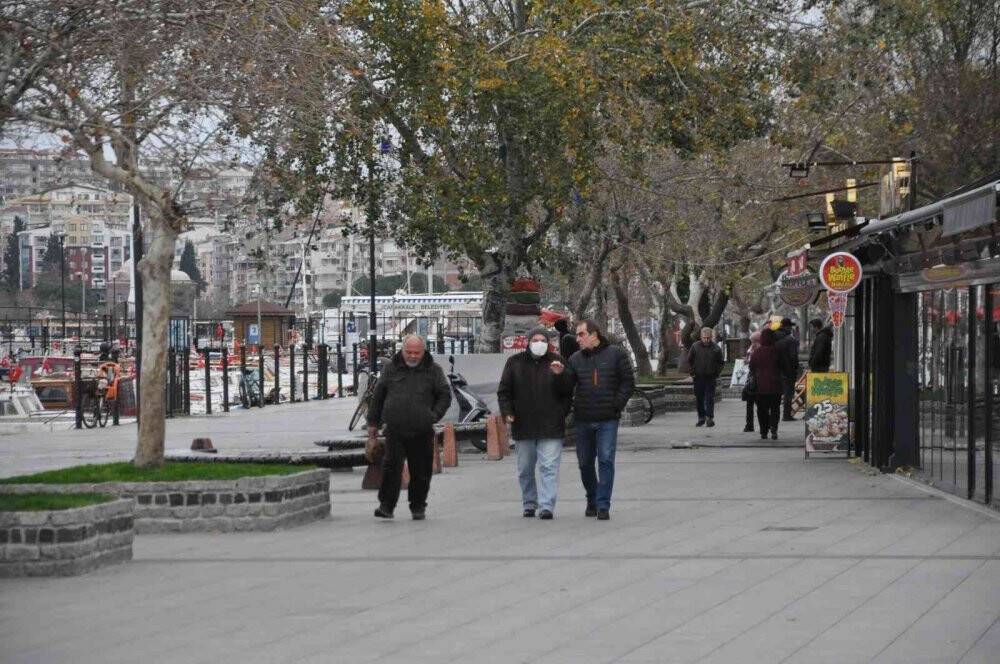 Bilim Kurulu Üyesi Şener: "4-5 farklı tipte virüsle mücadele ediyoruz"