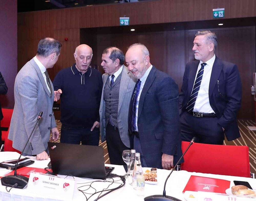 Süper Lig tarihinde ilk! Kulüp başkanlarıyla birlikte Dijital Hakem Ataması yapıldı