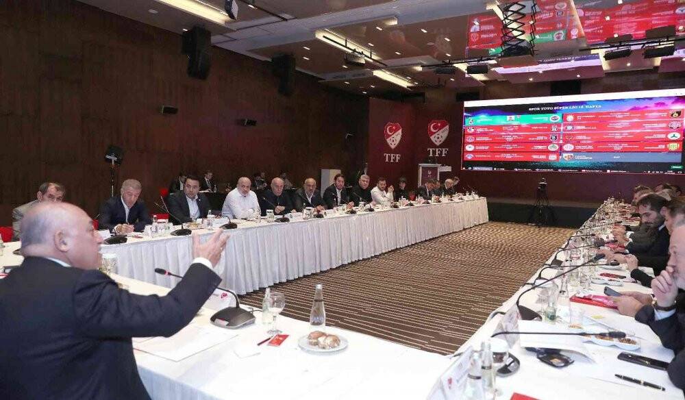 Süper Lig tarihinde ilk! Kulüp başkanlarıyla birlikte Dijital Hakem Ataması yapıldı