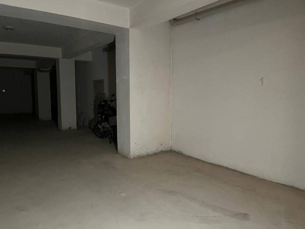 Apartman garajına girip 35 bin liralık motosikleti çaldılar