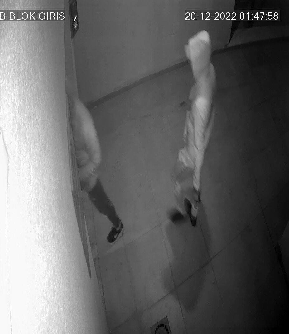 Apartman garajına girip 35 bin liralık motosikleti çaldılar