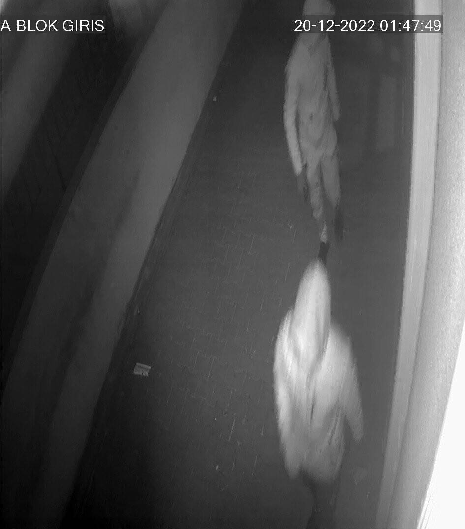 Apartman garajına girip 35 bin liralık motosikleti çaldılar