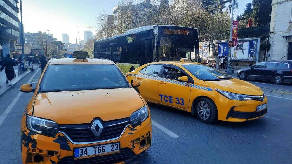 Denetime ağzında sigarayla takıldı