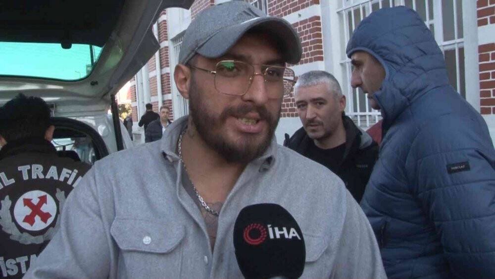 Denetime ağzında sigarayla takıldı