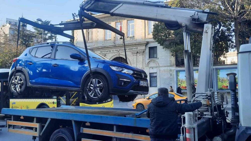 Denetime ağzında sigarayla takıldı