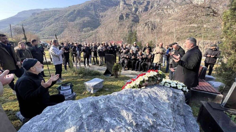 Özkan Sümer, mezarında anıldı