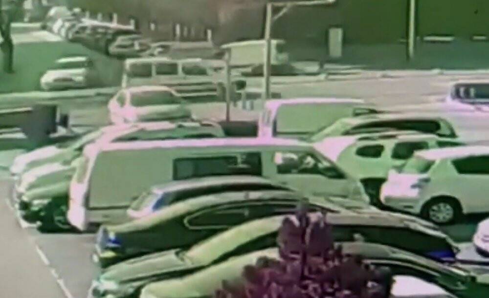 Hrsızlık yaptı, izini kaybettirmek için mezarlıktan kaçtı