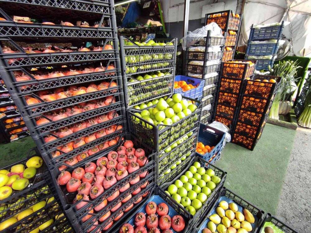 Meyve ve sebze tezgahlarında bolluk yaşanıyor