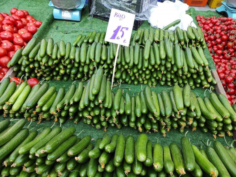 Meyve ve sebze tezgahlarında bolluk yaşanıyor