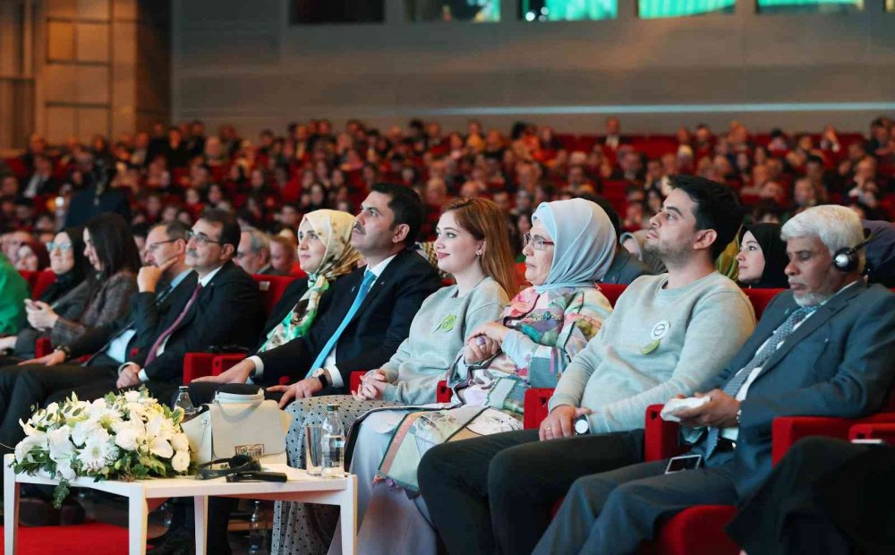 "Uluslararası 3. Sıfır Atık Zirvesi ve Ödül Töreni"nde ödüller verildi