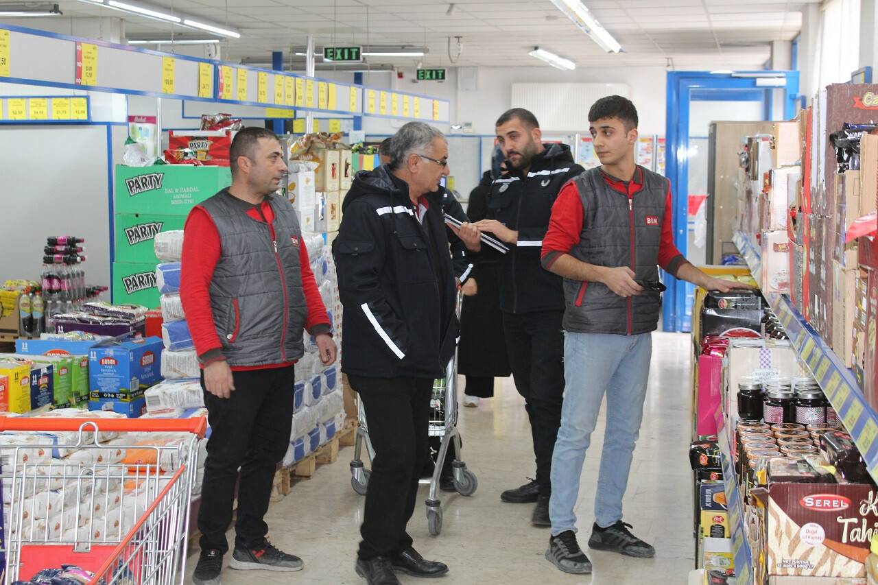 aa-20221224-29822988-29822986-yunakta-marketlerde-denetim-yapildi.jpg