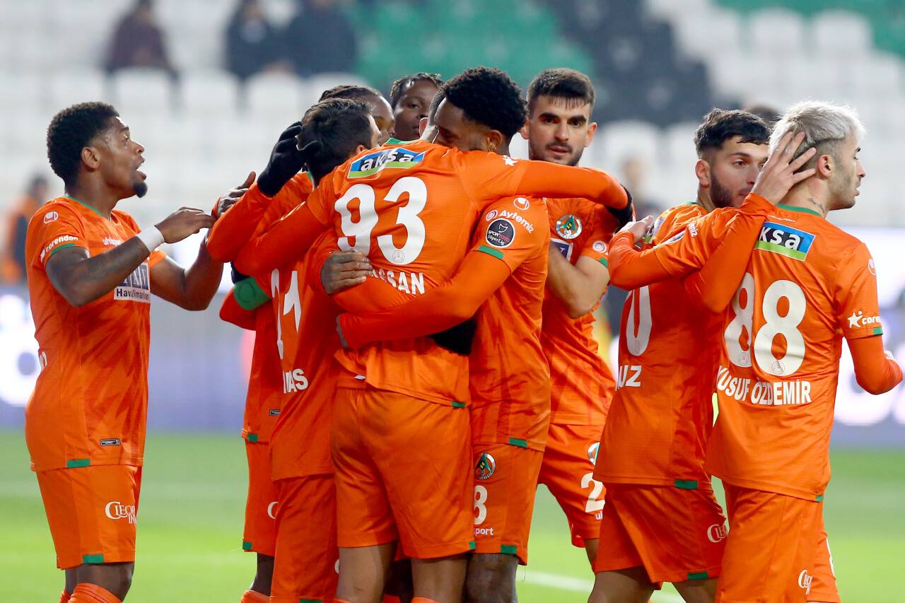 aa-20221225-29834793-29834792-arabamcom-konyaspor-corendon-alanyaspor.jpg