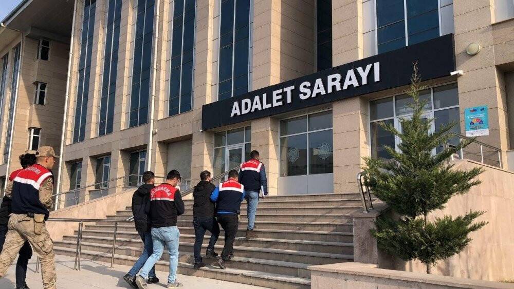 Afgan göçmenleri rehin alan 4 kişi tutuklandı