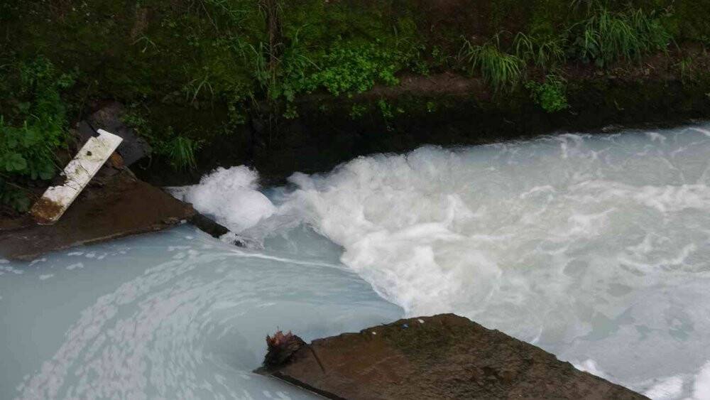Kilez Deresi bembeyaz aktı, ekipler bölgeyi inceliyor