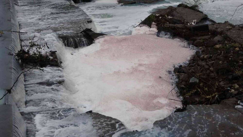 Kilez Deresi bembeyaz aktı, ekipler bölgeyi inceliyor