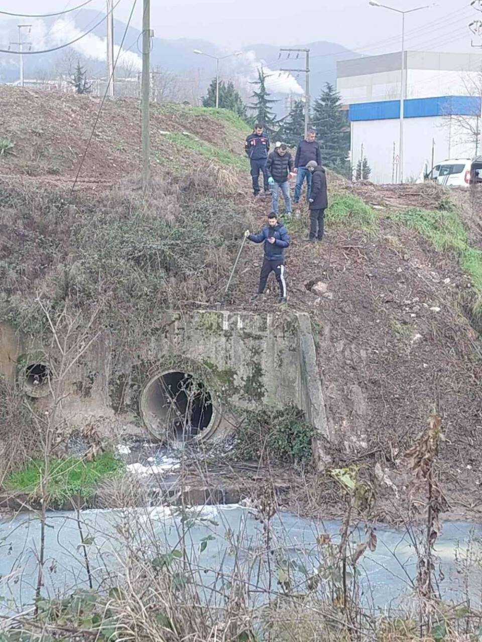 Kilez Deresi bembeyaz aktı, ekipler bölgeyi inceliyor