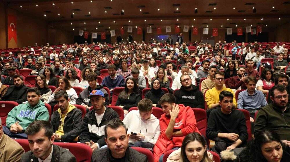 Muharrem İnce 6’lı masayı eleştirdi: Cumhurbaşkanı olacak kişi çıkar ben adayım der