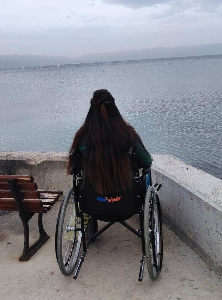 Ağrıları dinsin diye gitti, tekerlekli sandalyeyle çıktı