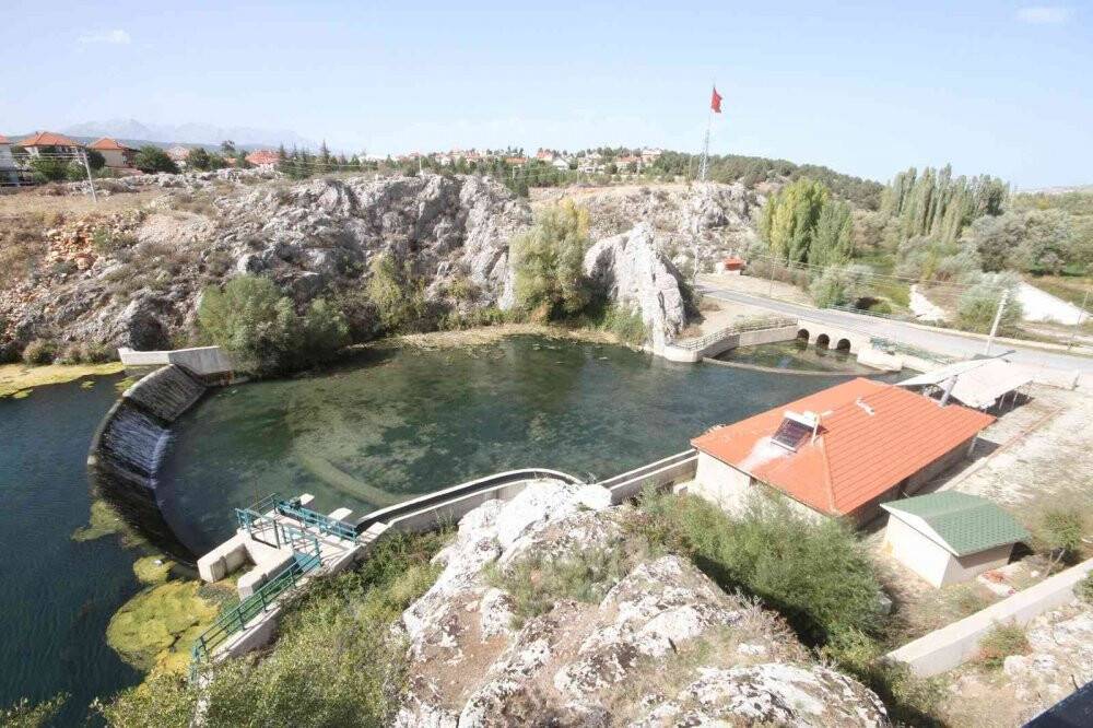 Beyşehir'de Tarihi su değirmeninin çarkları artık dönmüyor