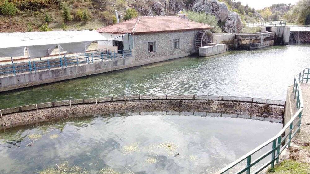 Beyşehir'de Tarihi su değirmeninin çarkları artık dönmüyor