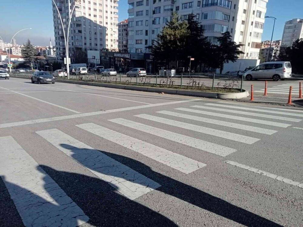 Otomobilin çarptığı şahıs metrelerce savrularak hayatını kaybetti