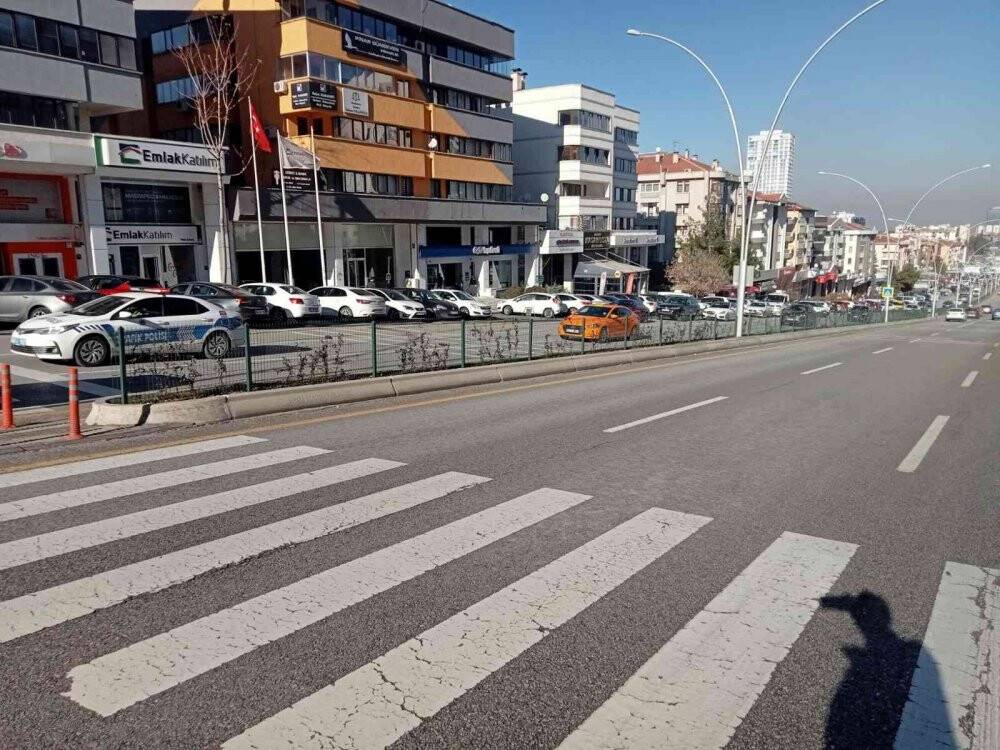 Otomobilin çarptığı şahıs metrelerce savrularak hayatını kaybetti