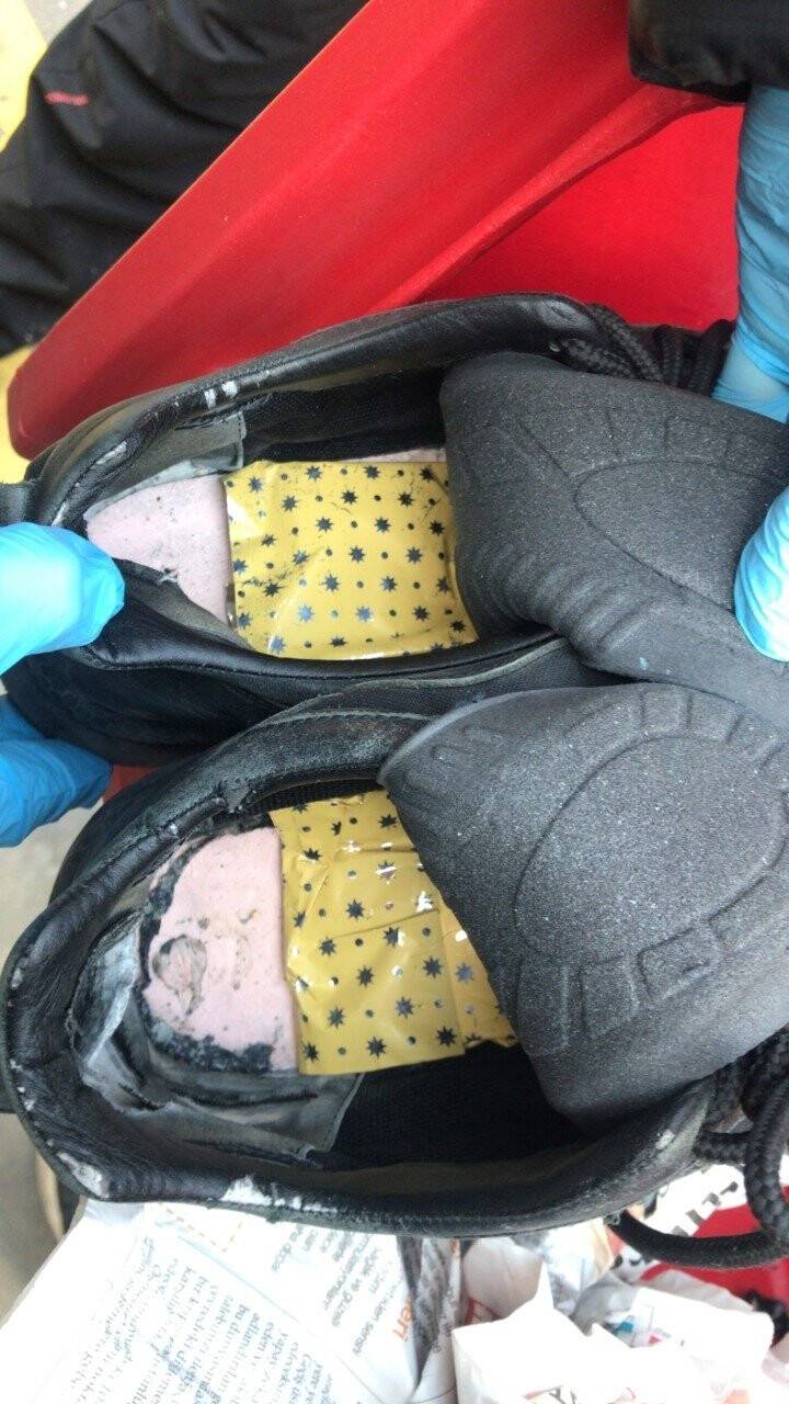 Uyuşturucuyu ayakkabıya gizlemişler