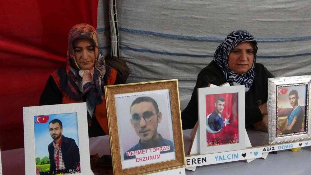 Diyarbakır annelerinin oturma eylemi, bin 213 gündür devam ediyor