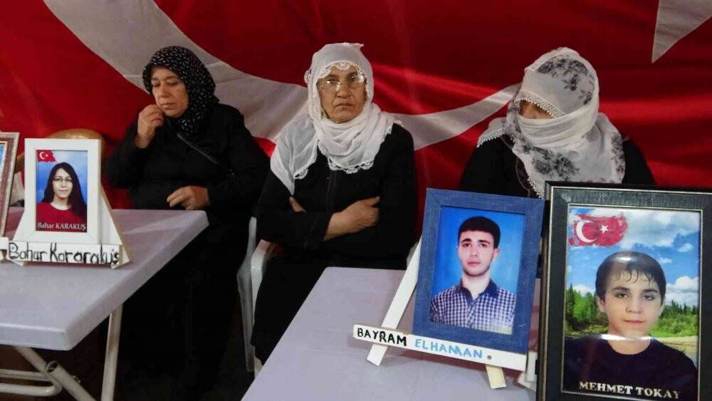 Diyarbakır annelerinin oturma eylemi, bin 213 gündür devam ediyor