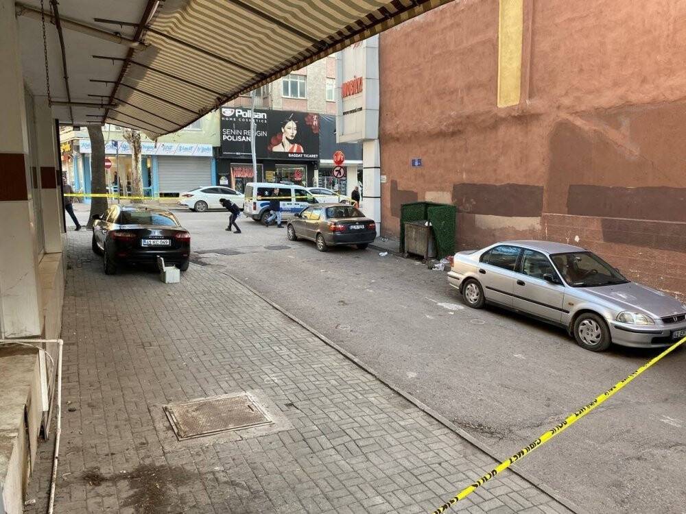 Kar maskesi takarak icra memurunu yaralayan avukat tutuklandı