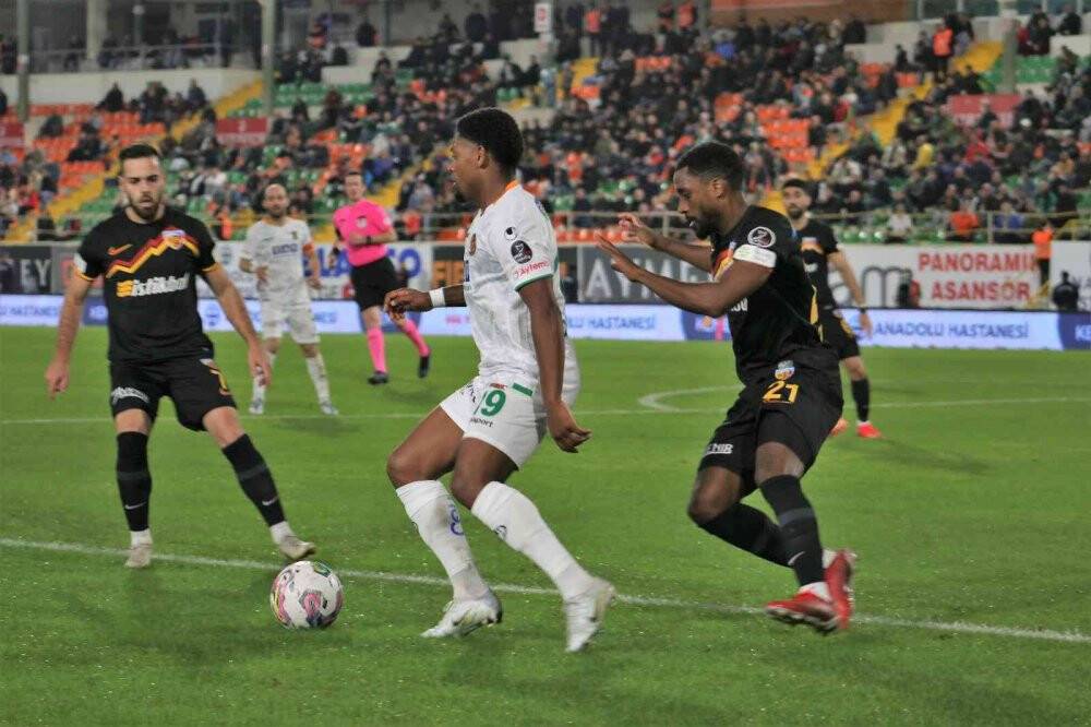 Spor Toto Süper Lig: Alanyaspor: 3 - Kayserispor: 1