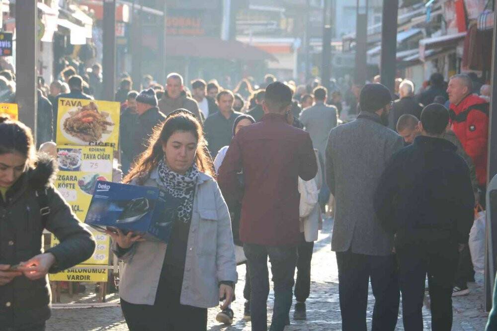 Yunan ve Bulgar turistler yılbaşı alışverişi için Edirne’ye akın etti