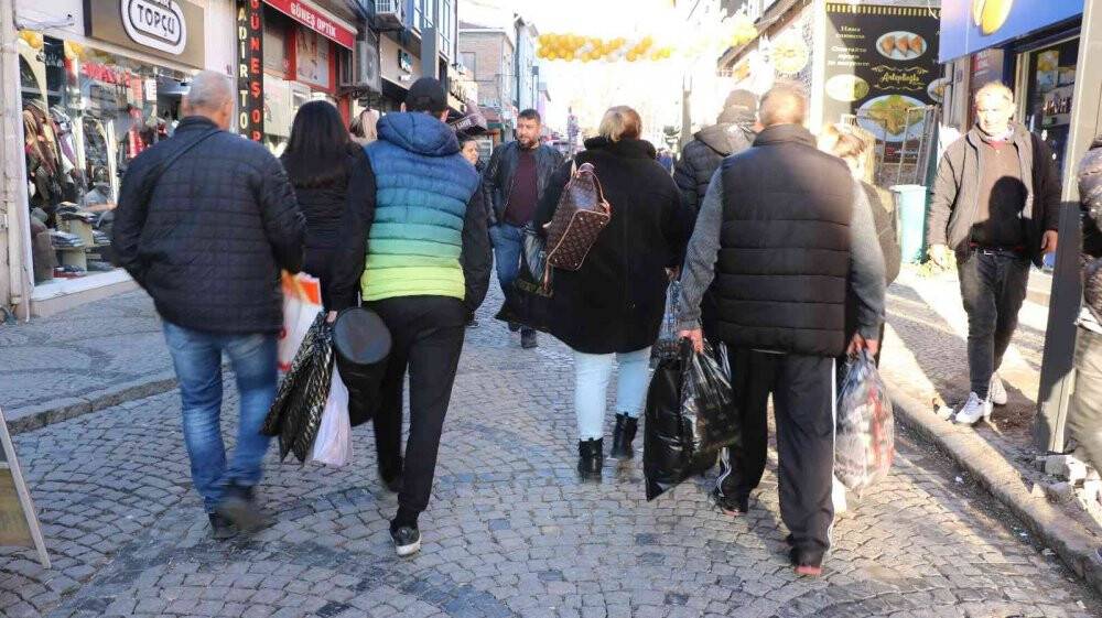 Yunan ve Bulgar turistler yılbaşı alışverişi için Edirne’ye akın etti