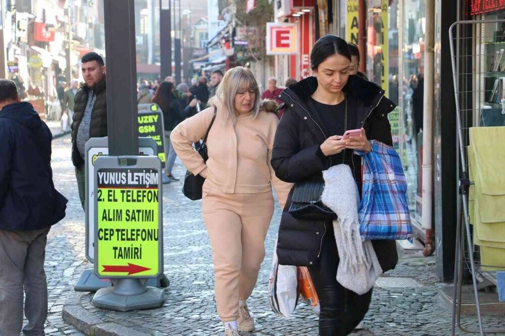 Yunan ve Bulgar turistler yılbaşı alışverişi için Edirne’ye akın etti