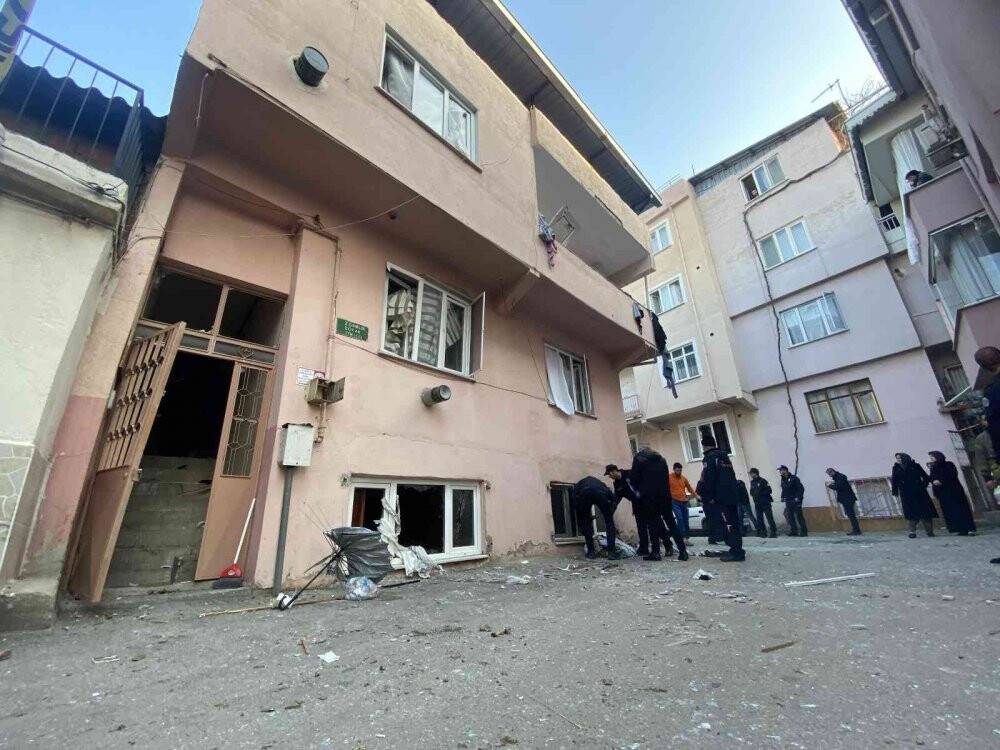 Bursa'da doğalgaz sobasının bomba gibi patladığı anlar kameralarda