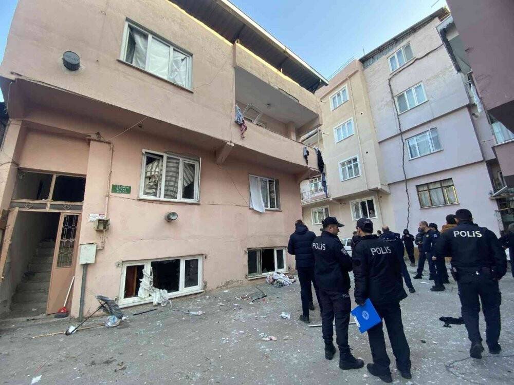 Bursa'da doğalgaz sobasının bomba gibi patladığı anlar kameralarda
