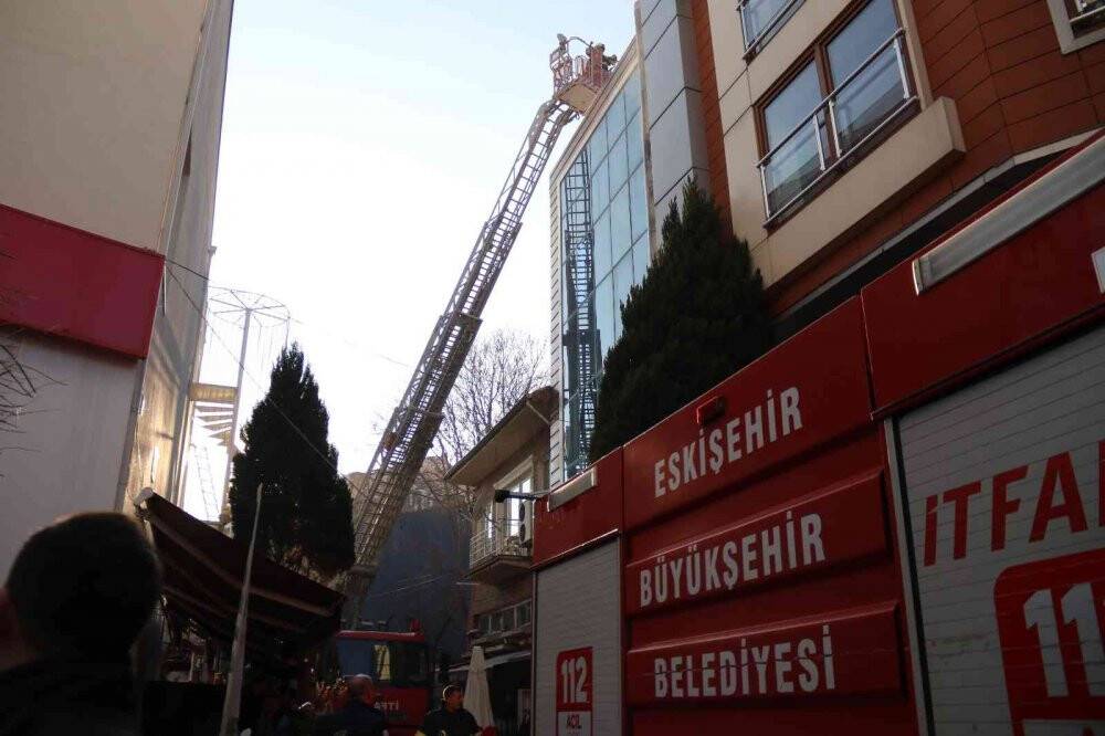 Eskişehir’de çatı katında çıkan yangın korkuttu