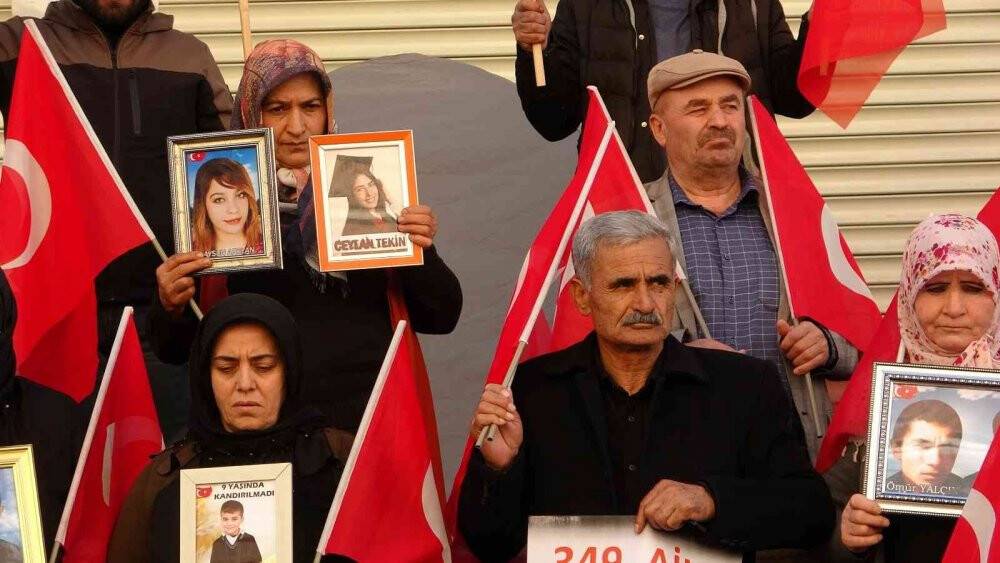 HDP il binası önünde nöbet tutan ailelerin sayısı 349’a yükseldi