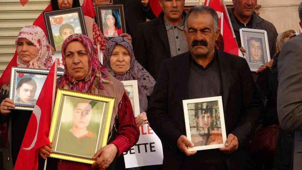 HDP il binası önünde nöbet tutan ailelerin sayısı 349’a yükseldi