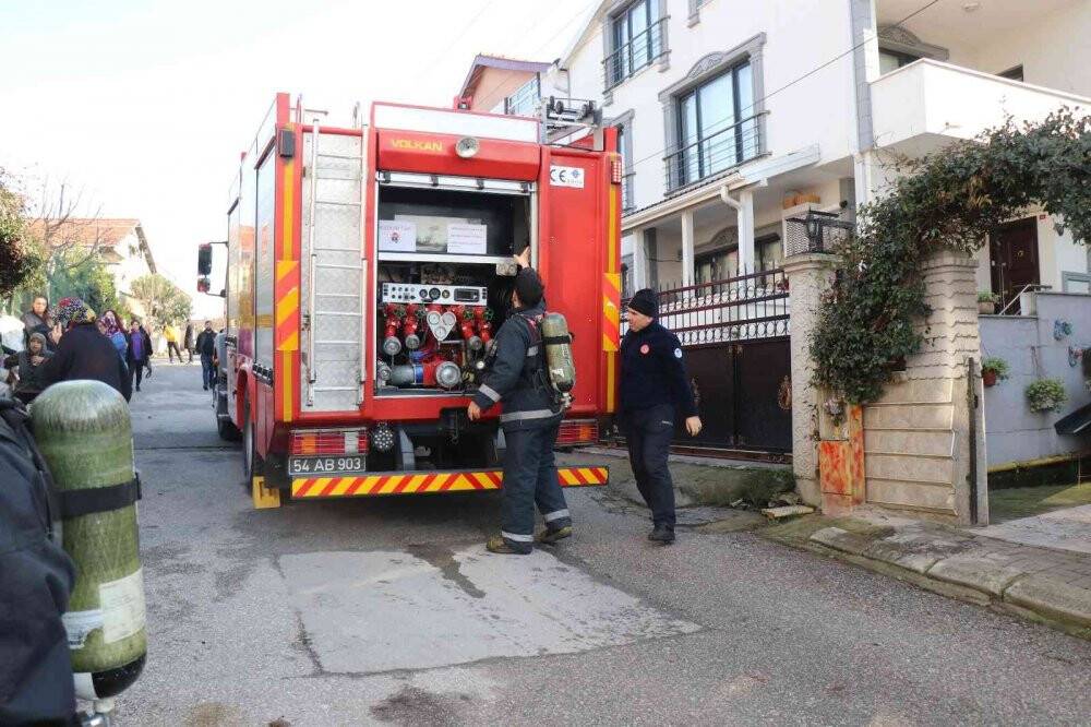Mutfaktaki aspiratörde çıkan yangın paniğe sebep oldu