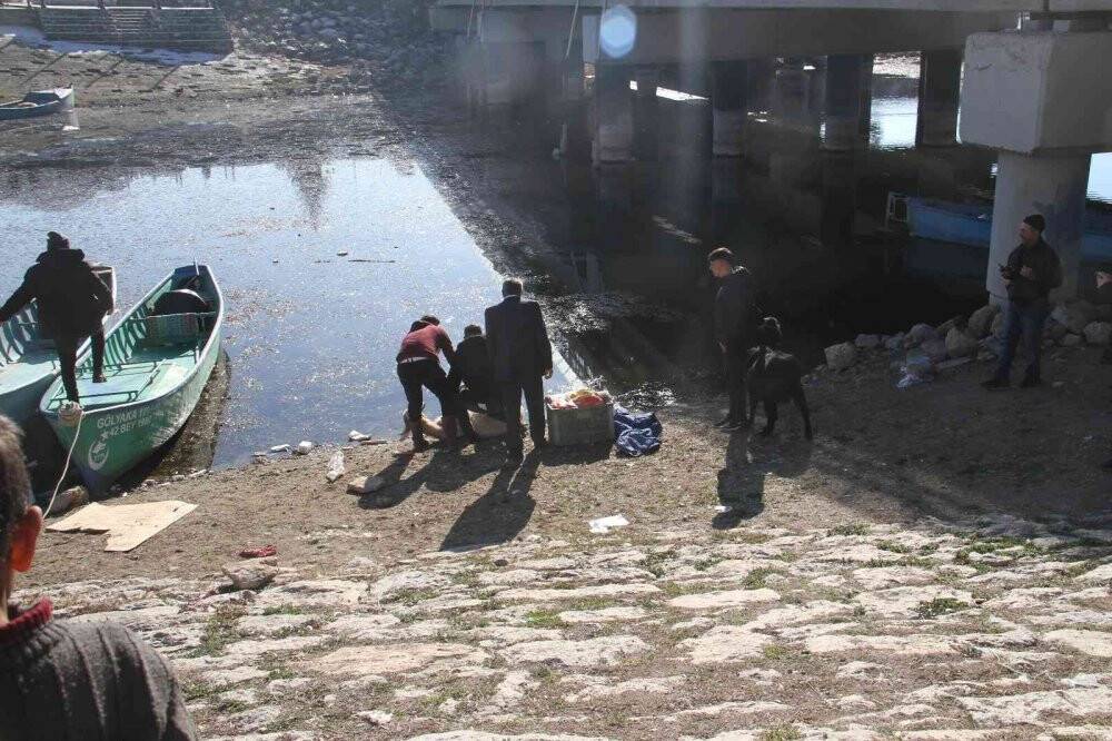 Balıkçılardan Beyşehir Gölü kıyısında kar ve yağmur duası